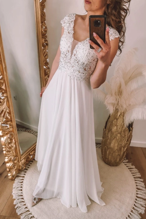 Zwiewna sukienka maxi z koronkową górą, biała